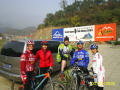 Bildet+viser+de+beste+syklistene+fra+MTB-rittet.+Linda+er+nr.+2+fra+venstre.